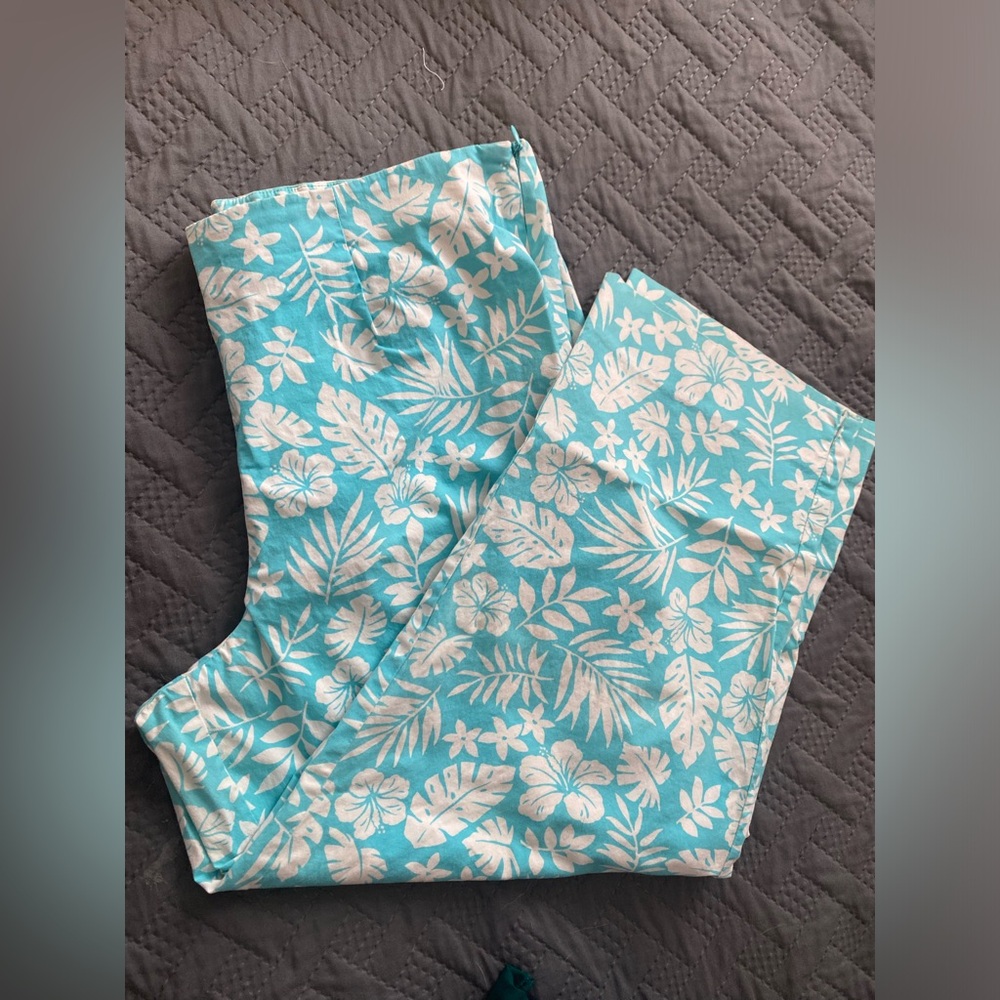 Jaclyn Smith Blue and White Floral Pants